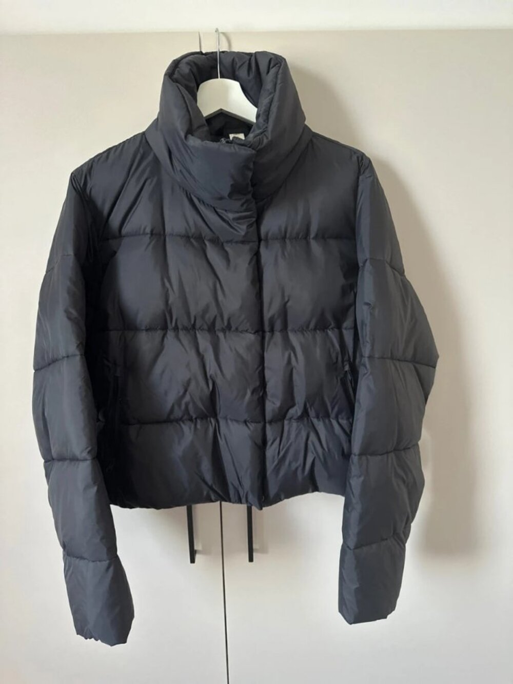 Alo Yoga Gold Rush Puffer Jacket, Black, M